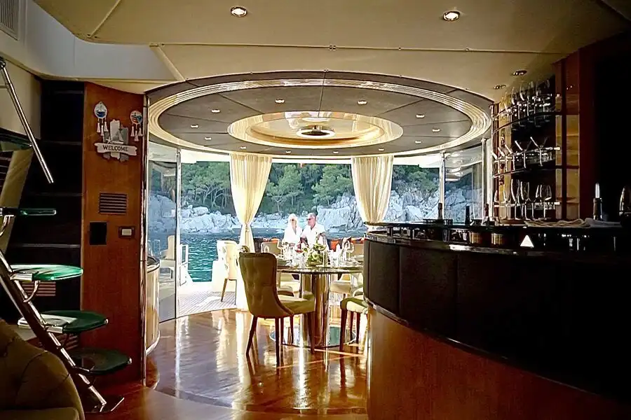 YACHT OBSIDIAN